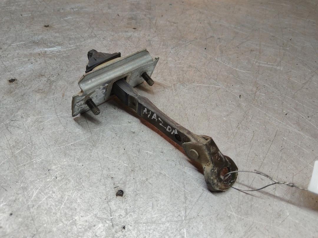 Ограничитель открывания двери задней 17LYX4 Mazda Premacy - Фото 3