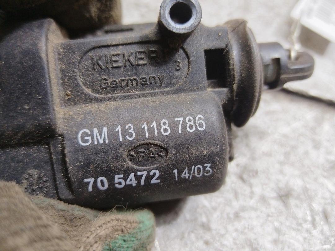 Активатор замка багажника AJ4KRG Opel Zafira купить в магазине запчастей бу