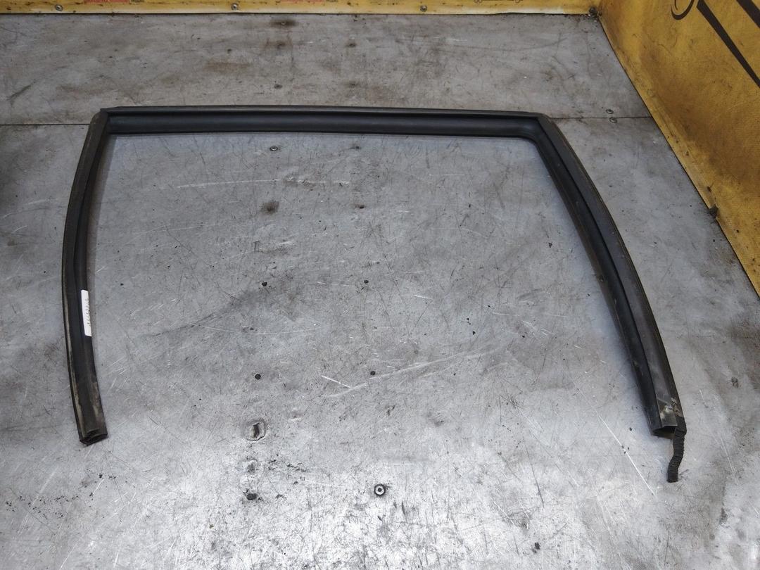 Уплотнитель двери задней правой AZB4G8 Peugeot 406 - Фото 2