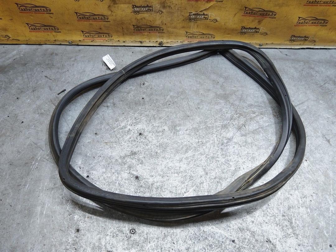 Уплотнитель двери передней левой SU1KTP Audi 100