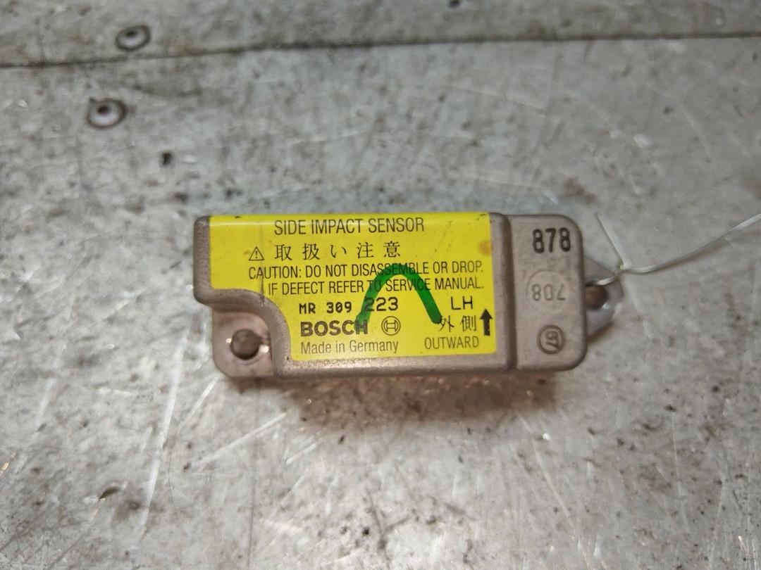 Датчик удара UMBJCC Mitsubishi Carisma - Фото 1