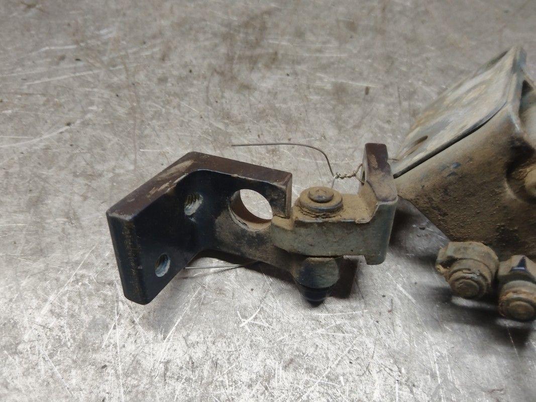 Петля двери задней правой MOM0UF Seat Altea купить с доставкой