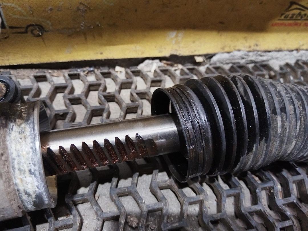 Рулевая рейка L6KN86 Toyota Corolla Verso купить в магазине запчастей бу