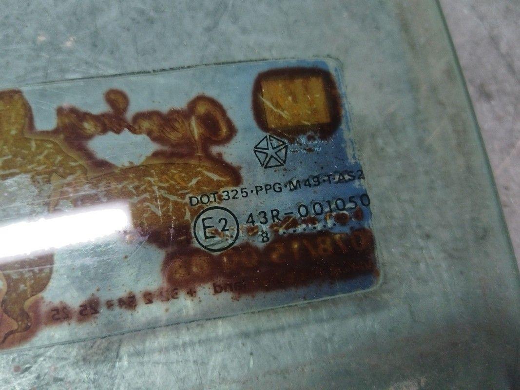 Стекло двери передней левой 7Z9Y3K Chrysler Voyager купить