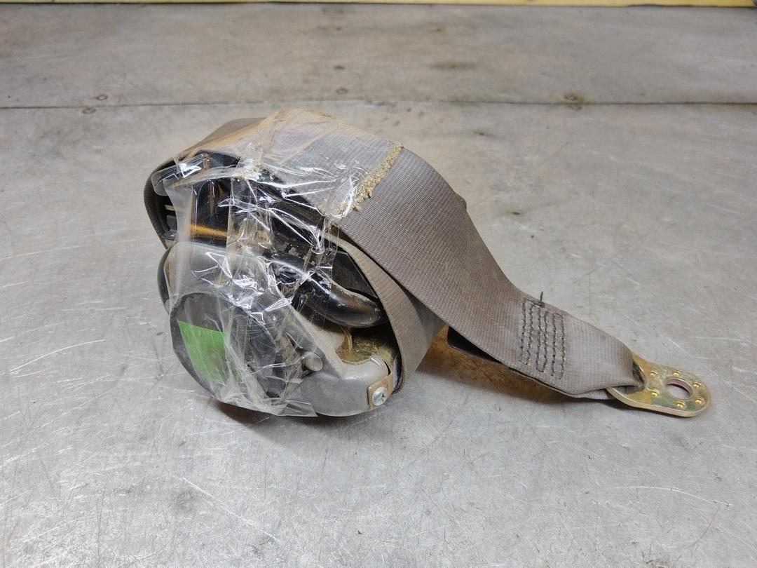 Ремень безопасности передний правый Q64OMM Volkswagen Passat купить