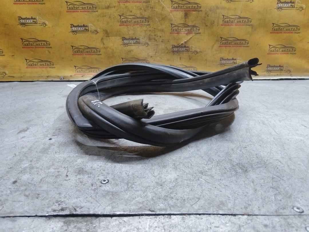 Уплотнитель двери задней правой 0RS67D Mitsubishi Grandis купить в магазине запчастей бу