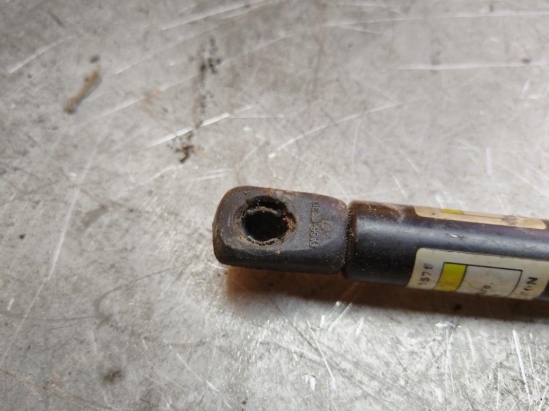 Амортизатор капота JHTIM6 Volkswagen Passat купить с доставкой