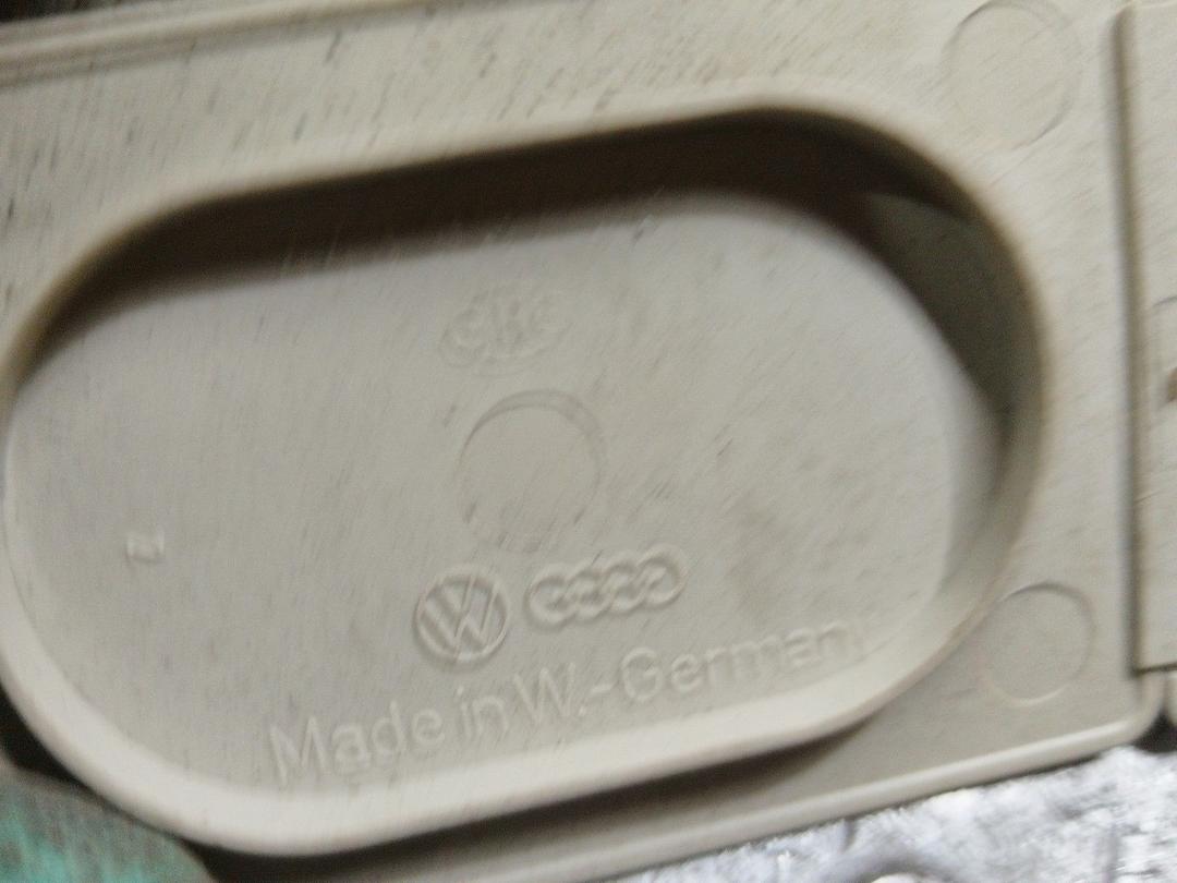 Ручка внутренняя потолочная L01480 Audi 100 купить в магазине запчастей бу