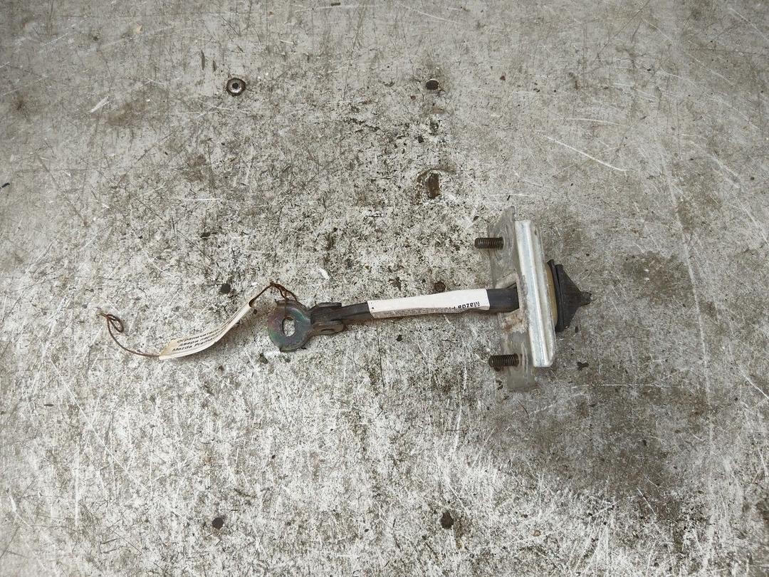 Ограничитель открывания двери передней 8MIC2K Mazda Premacy купить