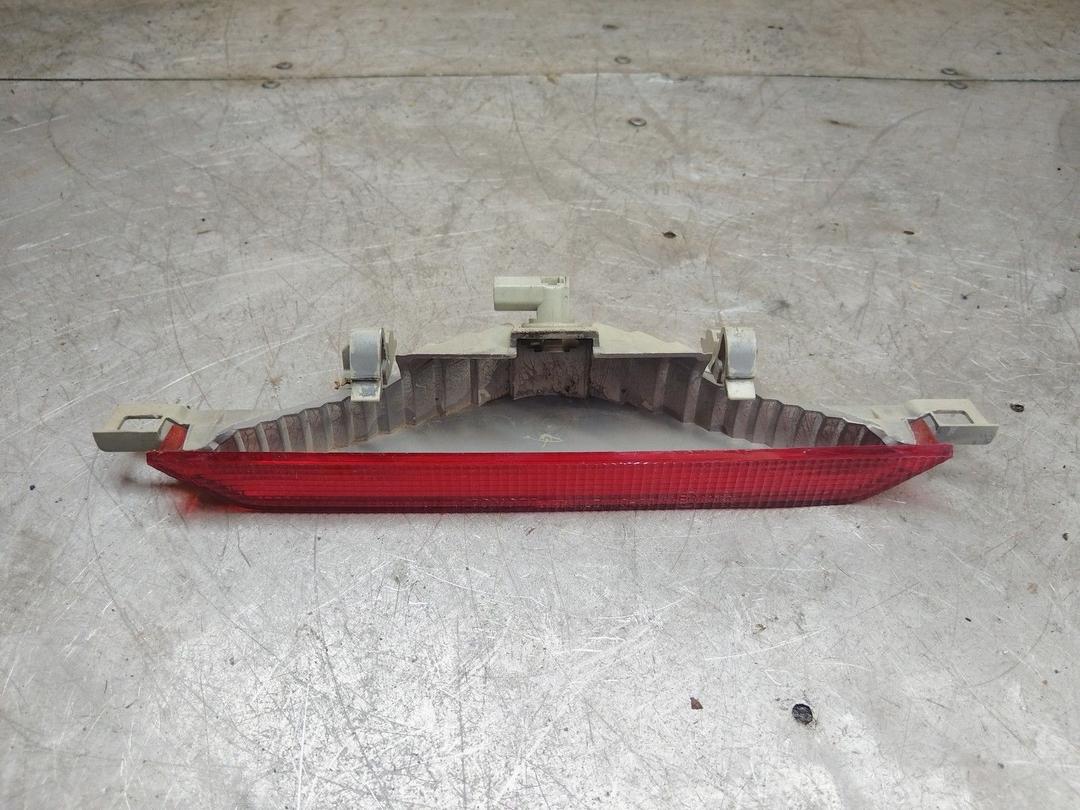 Стоп-сигнал LBJDW1 Toyota Avensis Verso