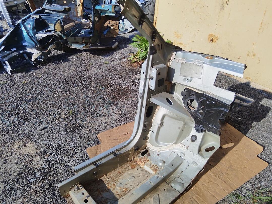 Стойка кузовная передняя левая J4JV0K Renault Scenic купить в магазине запчастей бу