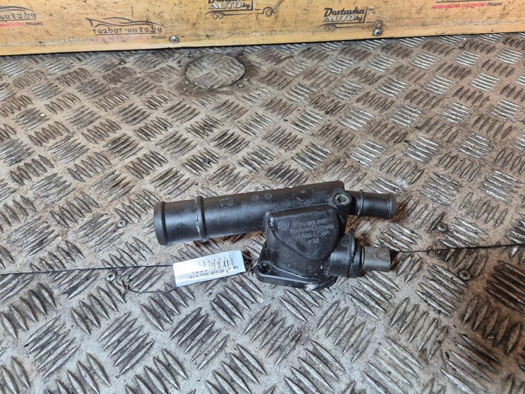 Фланец (тройник) системы охлаждения 1UVN8Z Volkswagen Passat - Фото 2