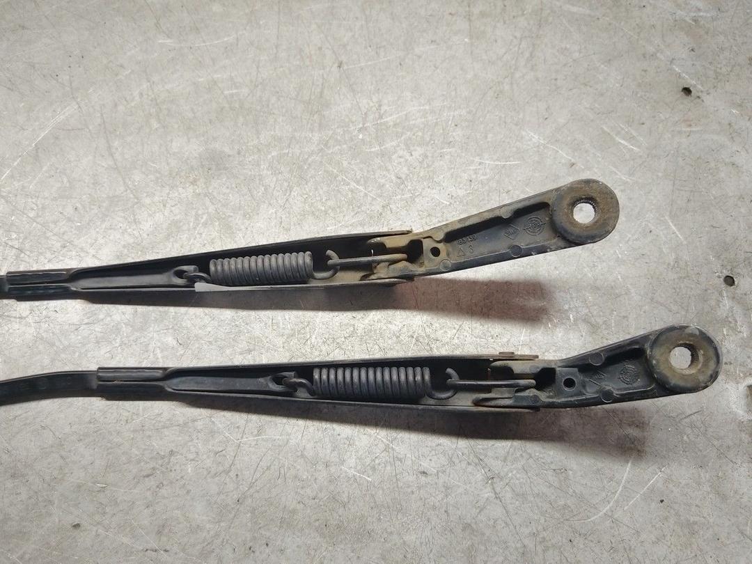 Щеткодержатель (поводок стеклоочистителя, дворник) V9D12Q Volkswagen Passat - Фото 3