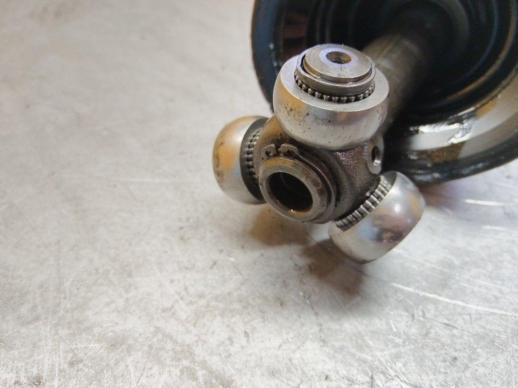 Полуось передняя левая (приводной вал, ШРУС) HGR8UA Renault Scenic купить на авторазборке