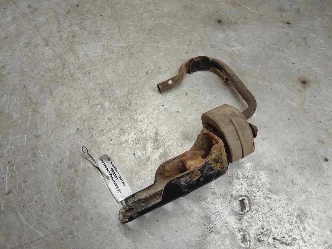 Кронштейн глушителя QMBXS1 Volkswagen Passat