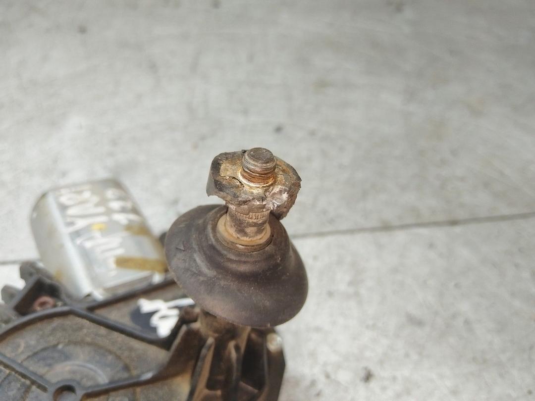 Моторчик заднего стеклоочистителя (дворника) VR5JN0 Toyota Yaris купить