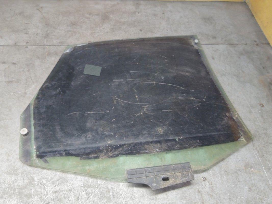 Стекло двери задней левой D3N1LS Audi 100 купить с доставкой