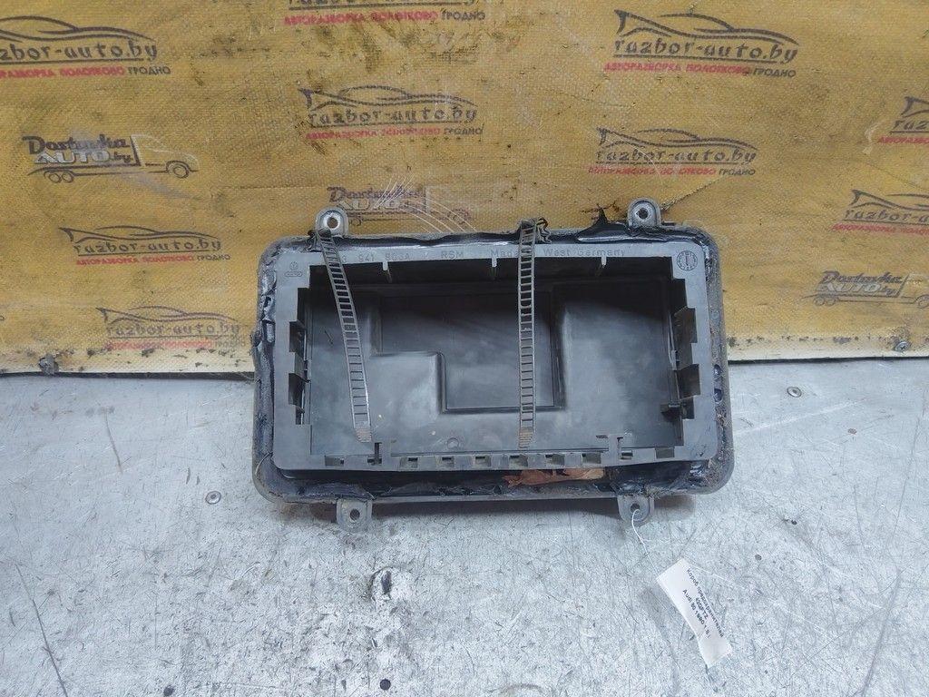 Короб предохранителей 42QFTZ Audi 80 - Фото 3