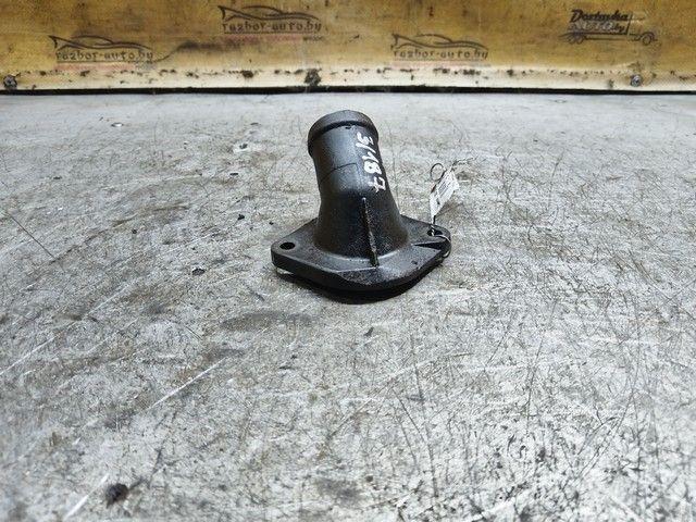 Фланец (тройник) системы охлаждения AV0Z6O Audi A4 купить с доставкой