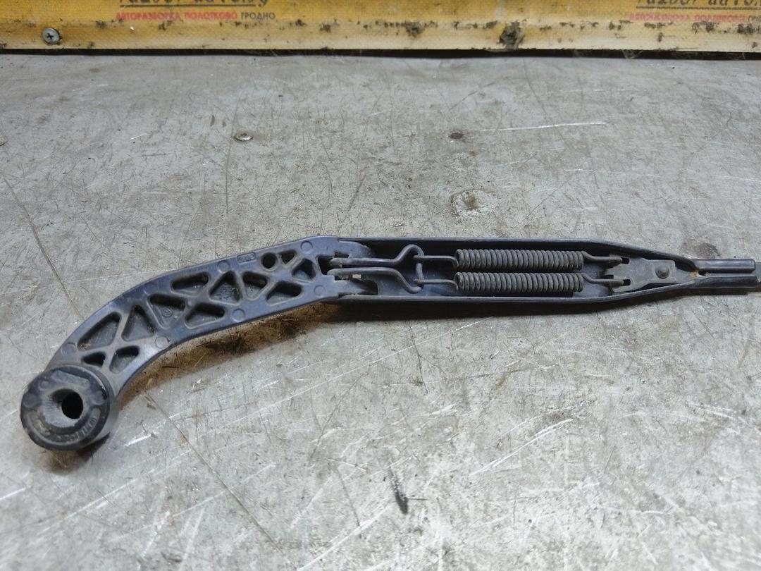 Щеткодержатель (поводок стеклоочистителя, дворник) XCV4LI Audi 100 купить с доставкой