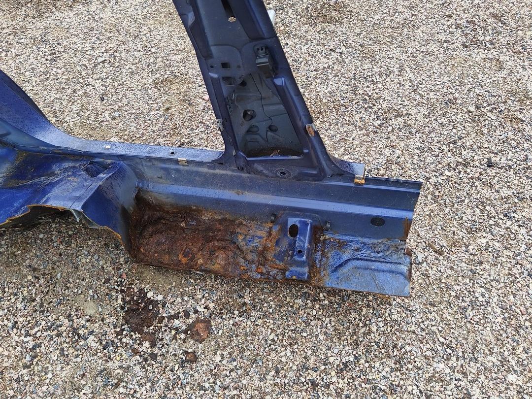 Стойка кузовная центральная левая BDH3NU Mercedes C W202 купить с доставкой