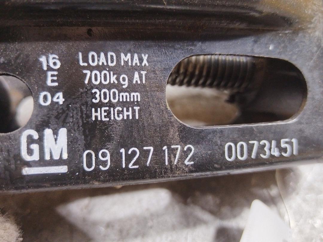 Домкрат JEEUR9 Opel Astra купить с доставкой