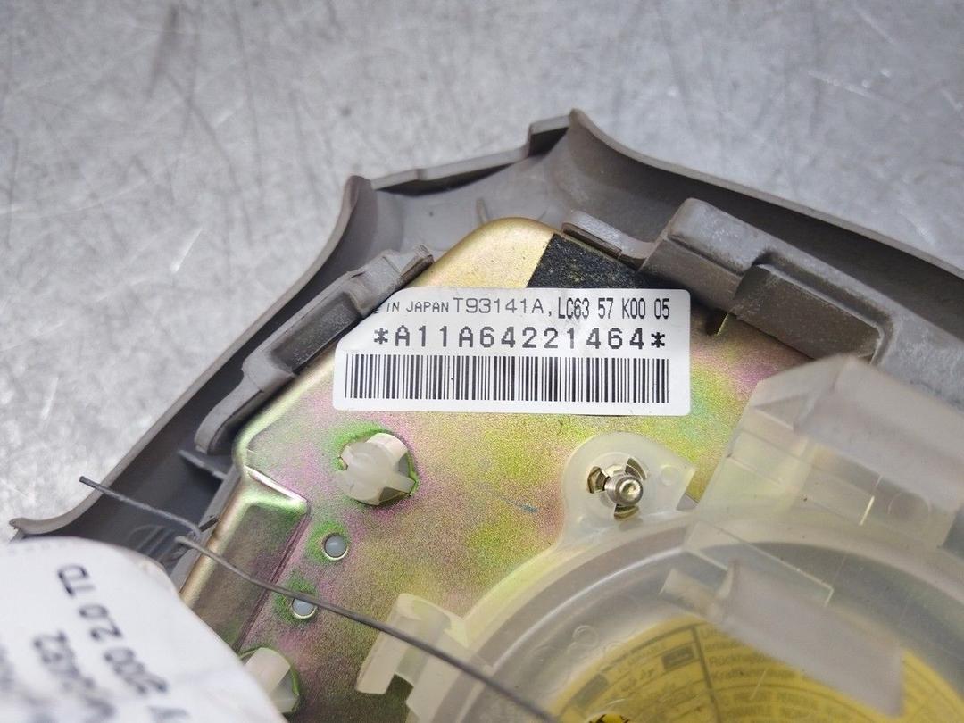 Подушка безопасности водителя VOQ482 Mazda Premacy купить на авторазборке