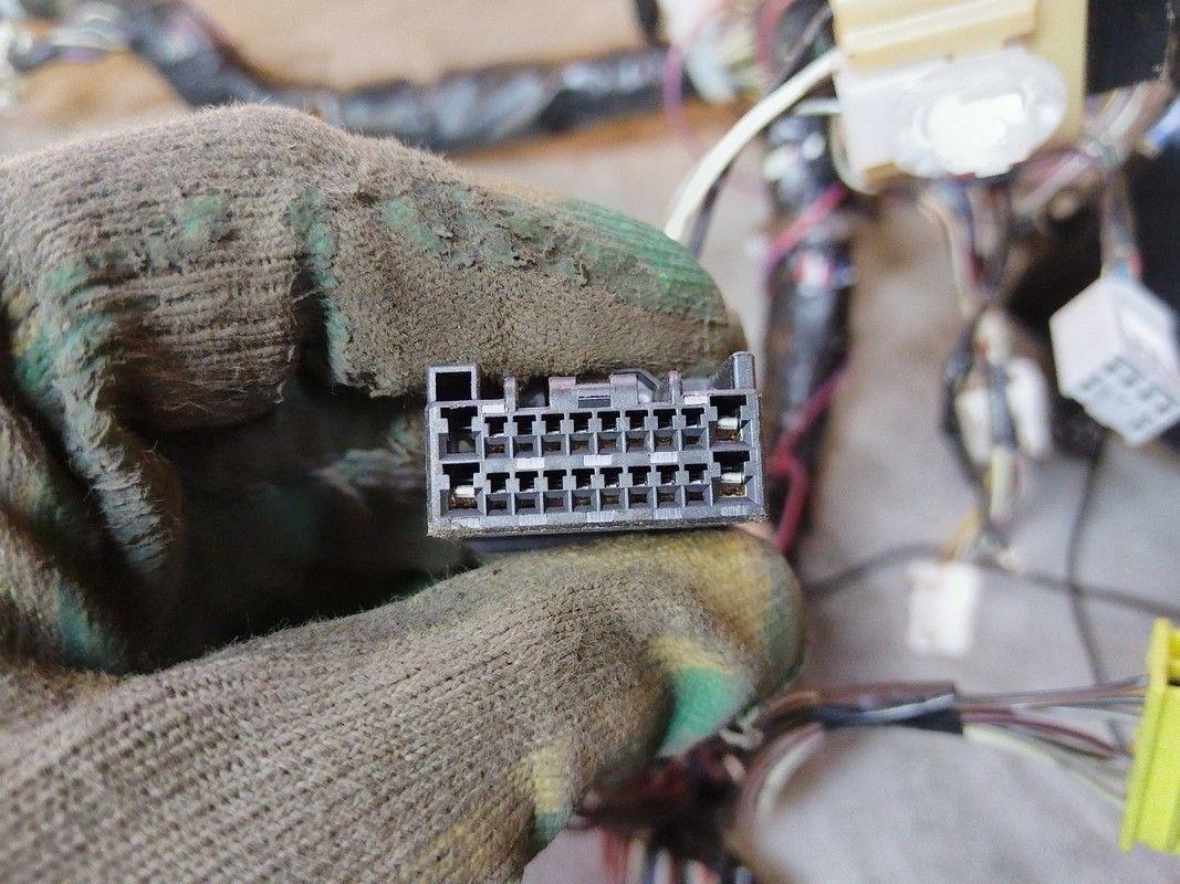 Проводка салона AQ2K7U Toyota Avensis Verso - Фото 21