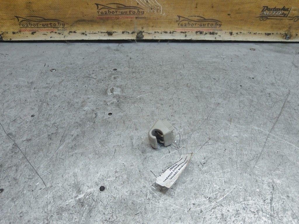 Крепление (крючок) солнцезащитного козырька 8TM0GY Mercedes A W168 - Фото 1