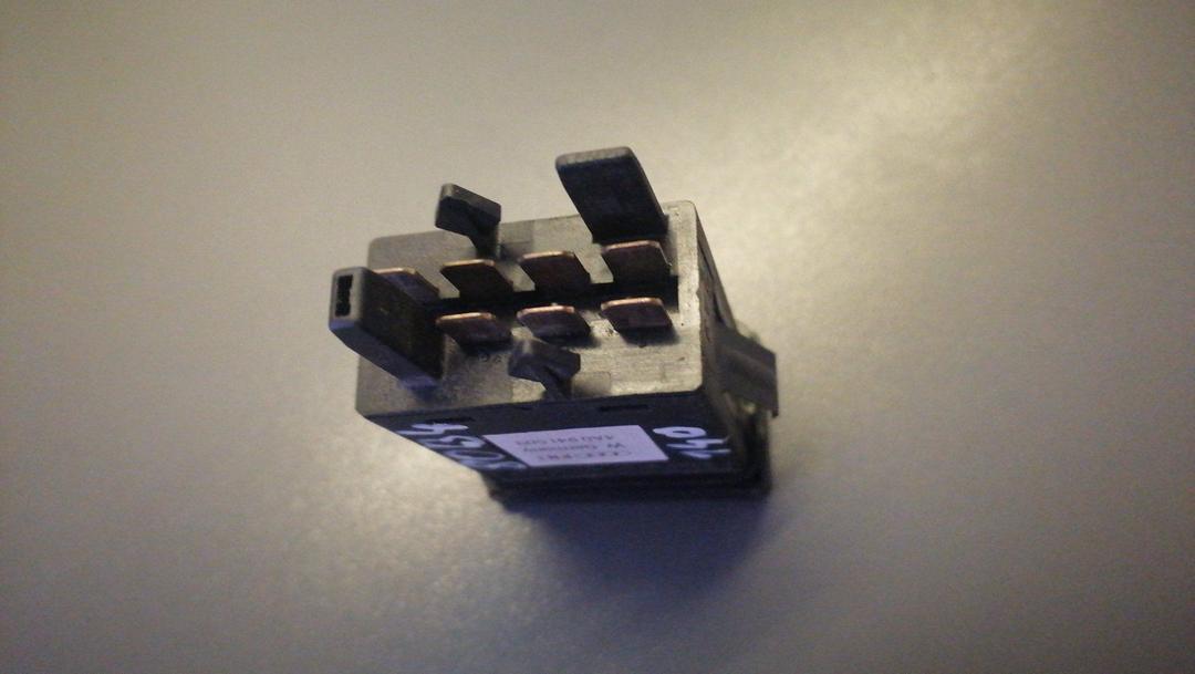 Кнопка аварийной сигнализации 6MWA5W Audi 80 - Фото 3