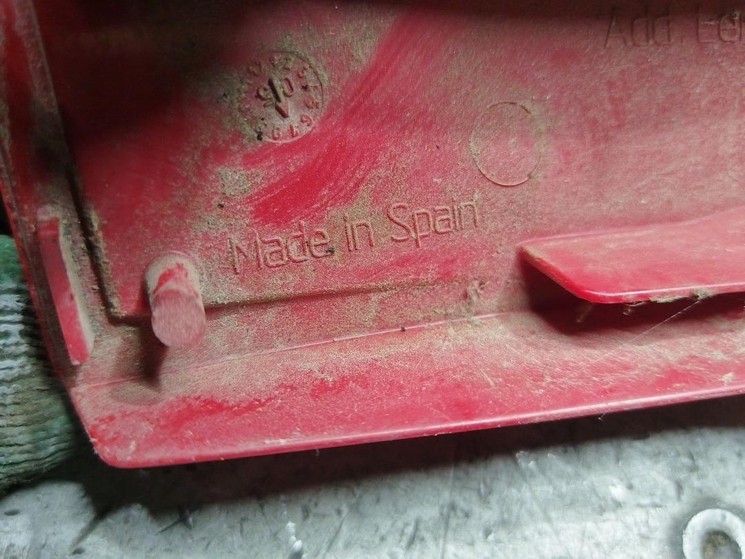 Фонарь крышки багажника левый E4CGO8 Mazda 2 купить на авторазборке