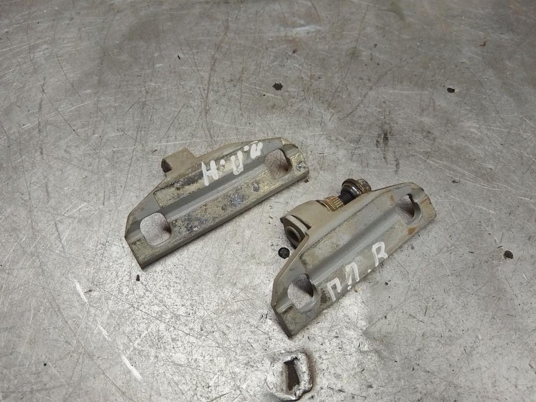 Петля двери передней правой 2R0MX1 Volvo XC70