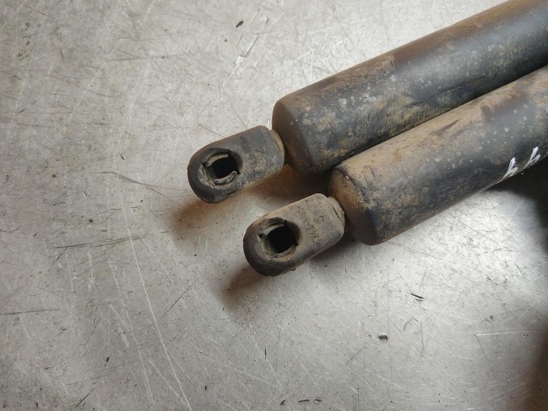 Амортизатор крышки багажника (3-5 двери) IV0LD2 Ford Galaxy купить