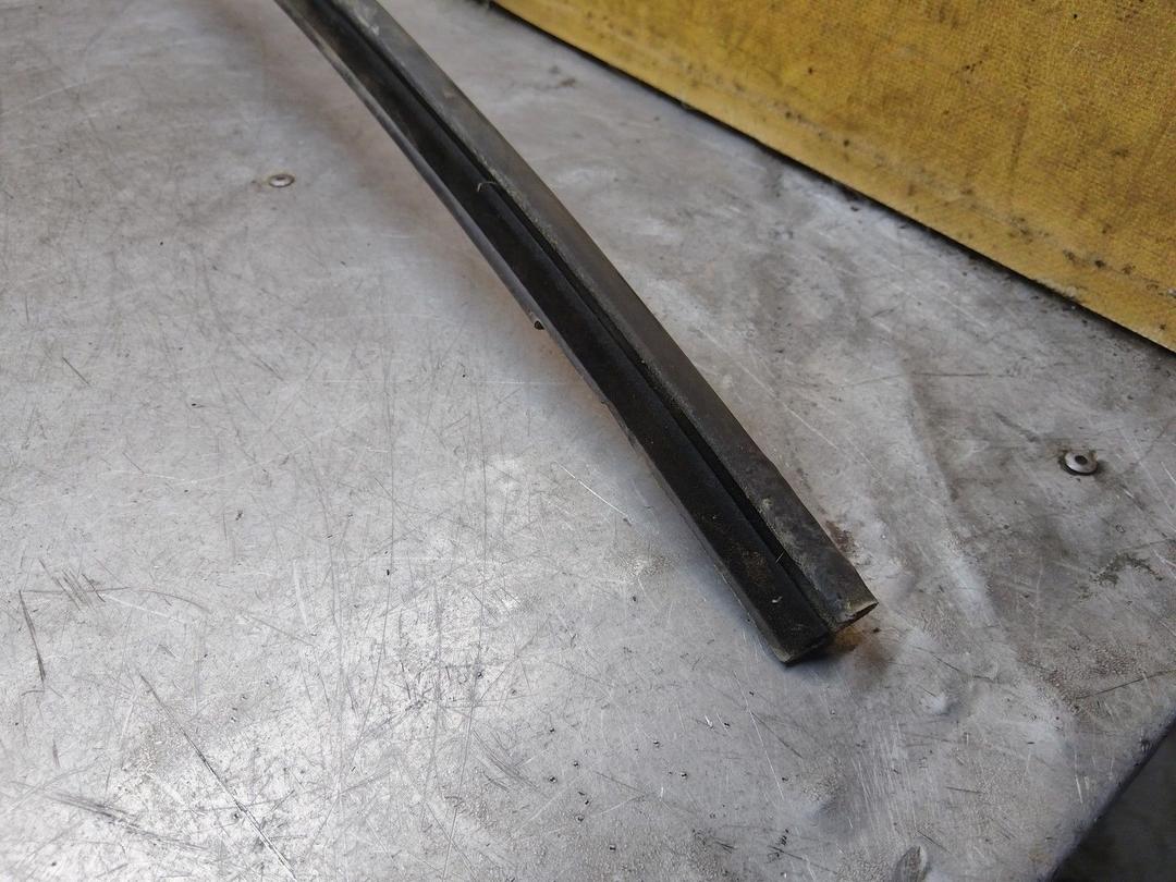 Молдинг стекла двери передней правой наружный E17721 Volkswagen Sharan - Фото 2