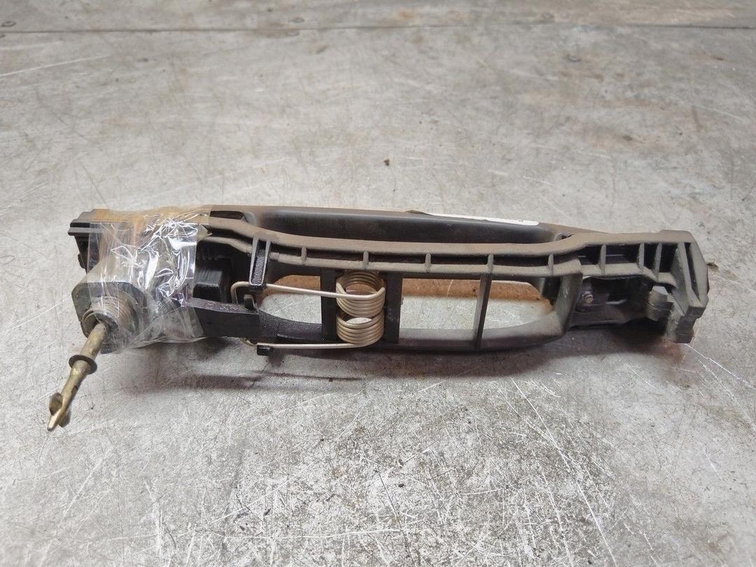 Ручка наружная передняя левая HUVFZS Mercedes C W202 купить с доставкой