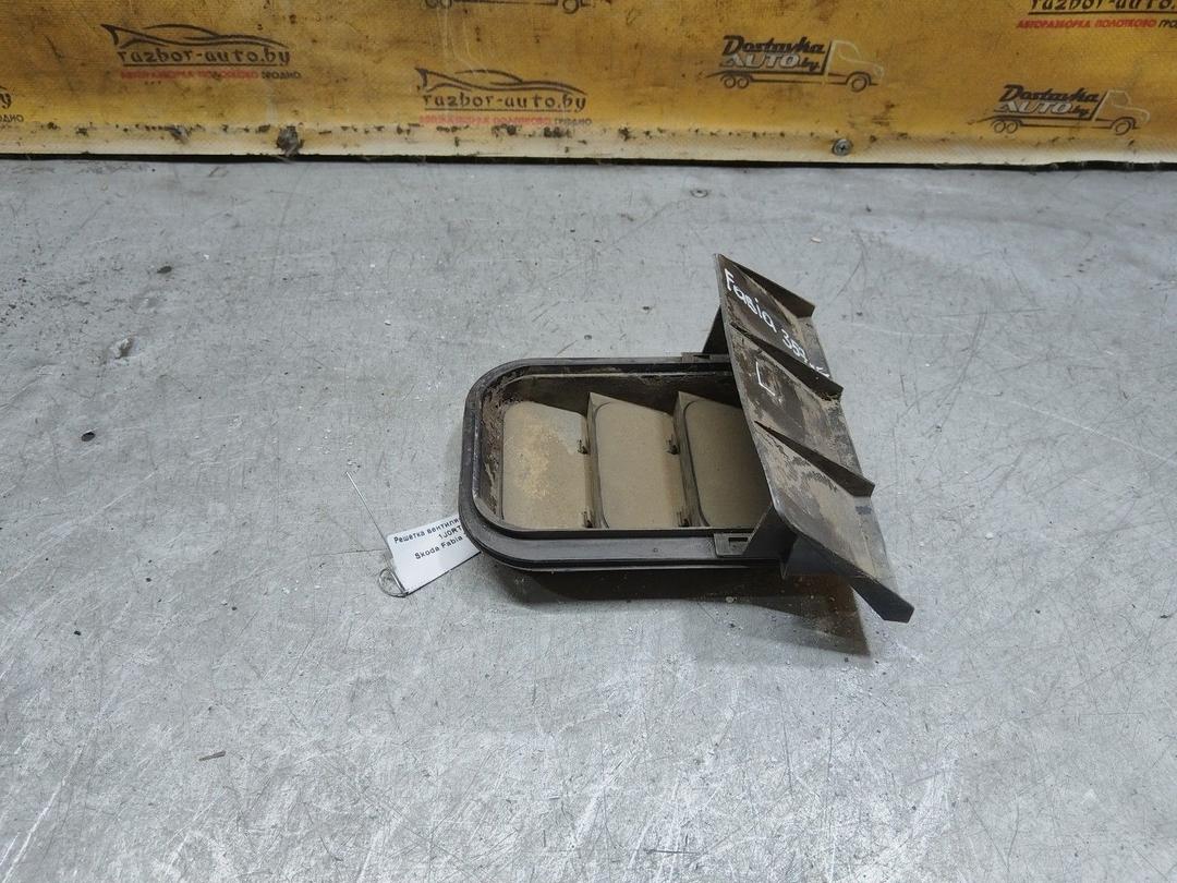 Решетка вентиляции кузова 1J0RT6 Skoda Fabia купить