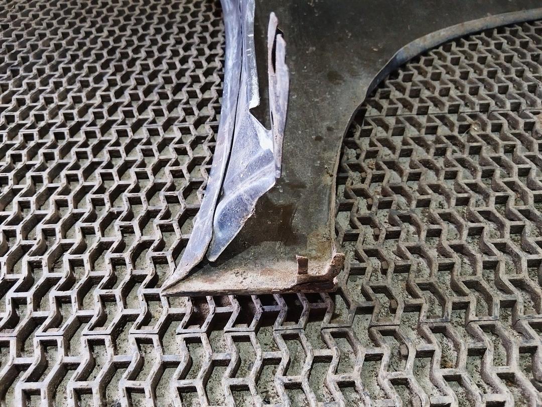 Крыло переднее левое UT2GO8 Renault Laguna купить на авторазборке