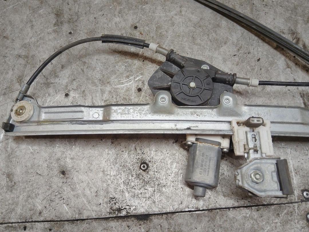 Стеклоподъемник электрический передний правый QUIYTW Mitsubishi Colt купить на авторазборке