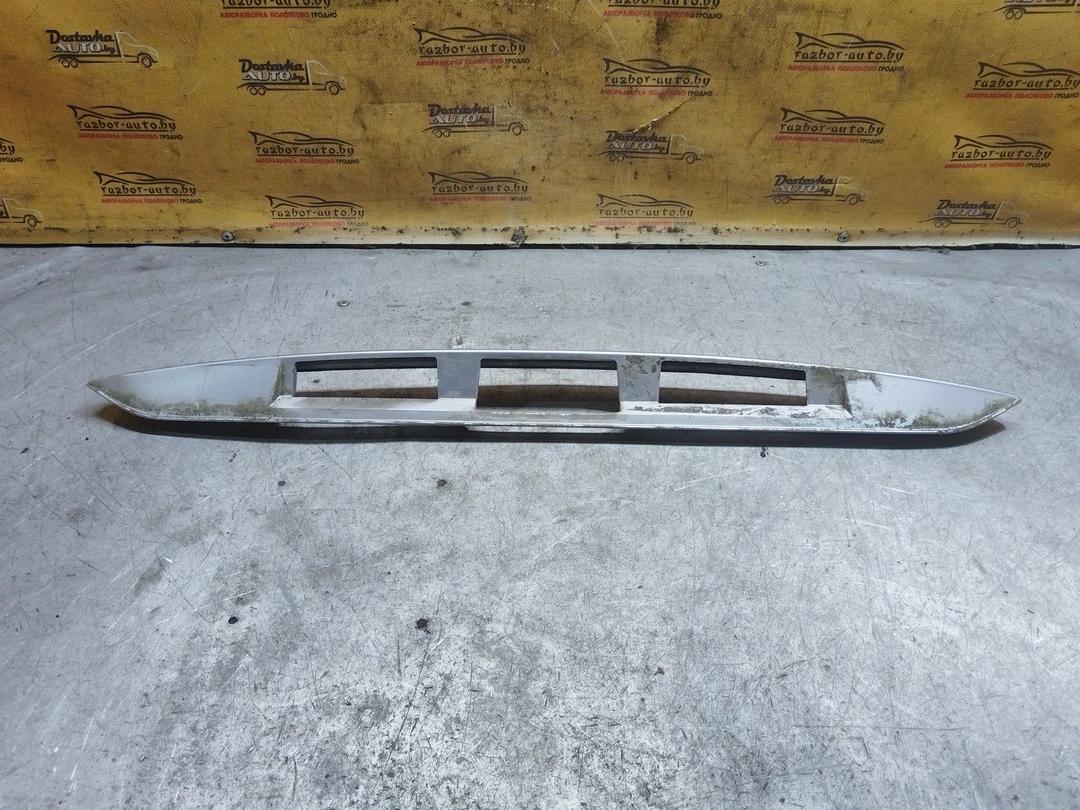 Накладка подсветки номера L8DNAZ Mitsubishi Grandis купить с доставкой