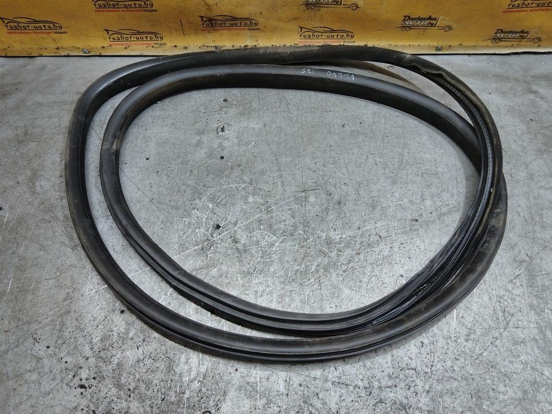 Уплотнитель двери передней левой 5W1MOQ Volvo XC70