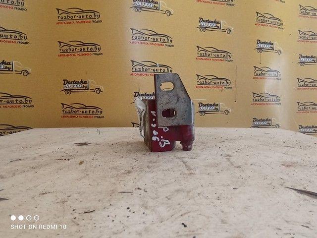 Петля двери передней правой 1FQVU7 Peugeot 306 - Фото 1