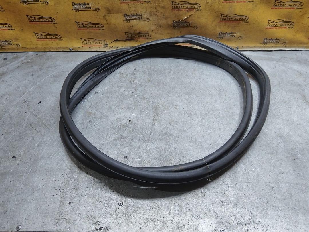 Уплотнитель двери передней правой 76Z3SX Opel Astra купить в магазине запчастей бу