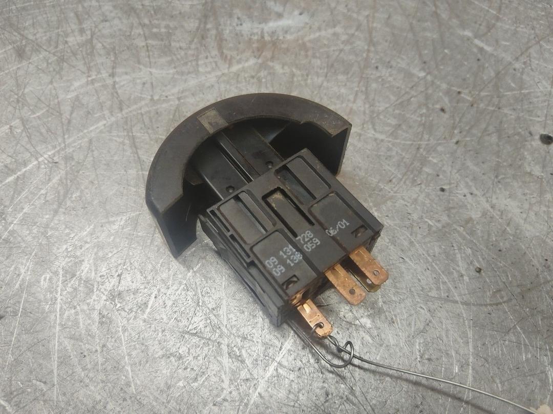 Кнопка аварийной сигнализации XCOYMX Opel Astra купить