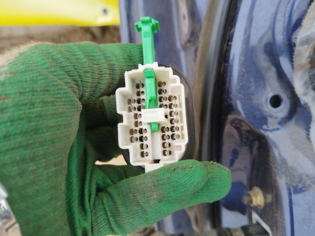 Проводка двери передней правой Y8T07V Mazda Premacy - Фото 3