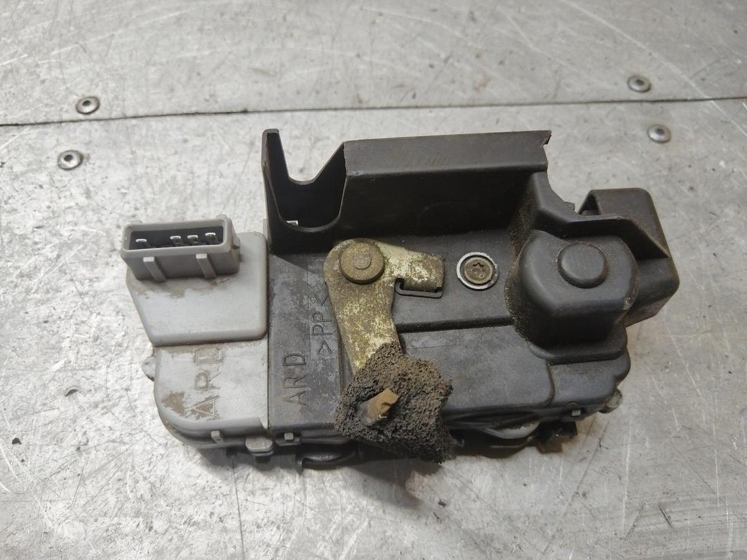 Замок двери задней правой XRR2EO Peugeot 307 купить