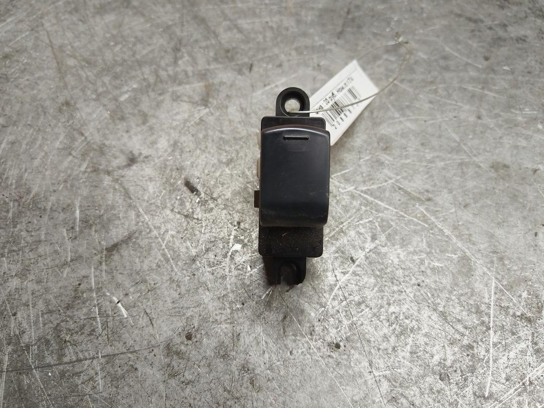 Кнопка стеклоподъемника переднего правого N7R8H6 Nissan Micra