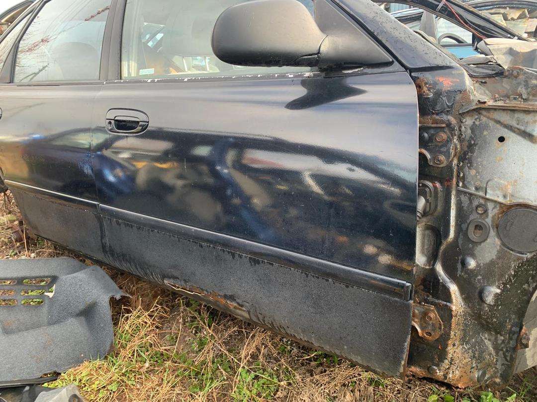 Петля двери передней правой U561NF Mazda 626