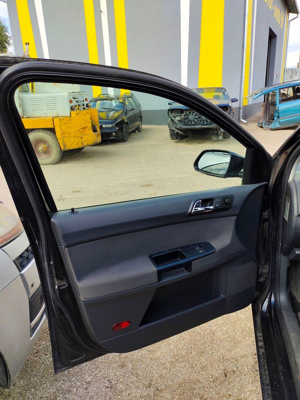 Петля двери передней левой 6FHXKT Volkswagen Polo