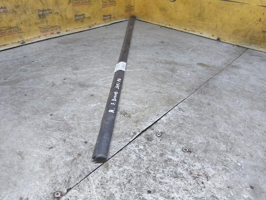 Молдинг стекла двери передней правой наружный 7X5B7R Fiat Bravo купить с доставкой