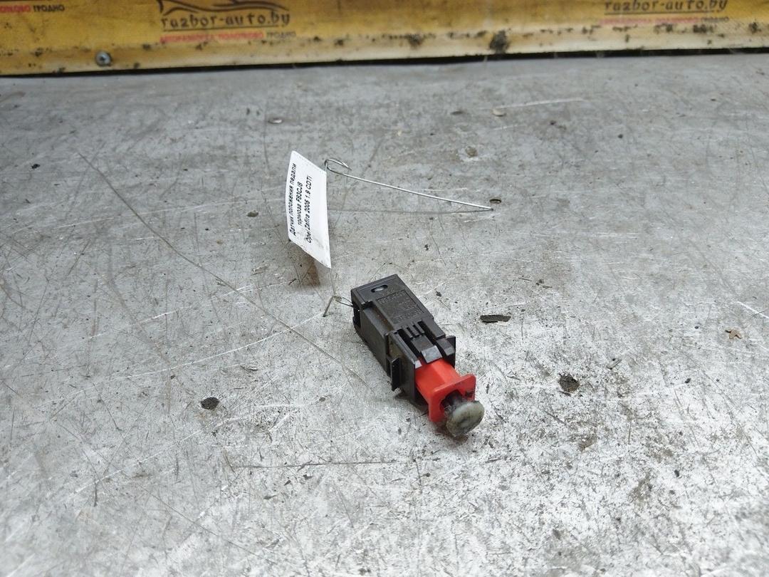 Датчик положения педали тормоза F83CJ8 Opel Zafira купить